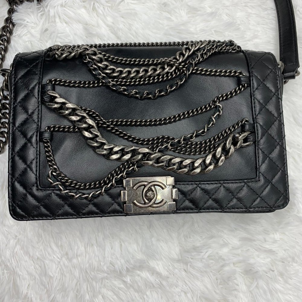 ❌SOLD❌ Chanel New Medium Enchained Black Boy Bag - Picture 2 of 8